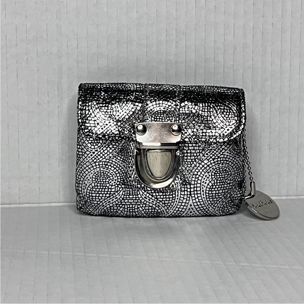 Lulu’s Metallic Wallet - Picture 3 of 13